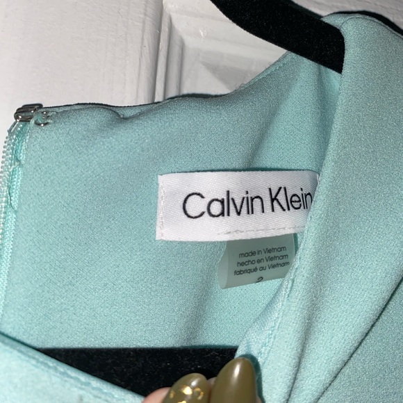 BRAND NEW NEVER WORN Classy dress perfect for formal events - Picture 2 of 8